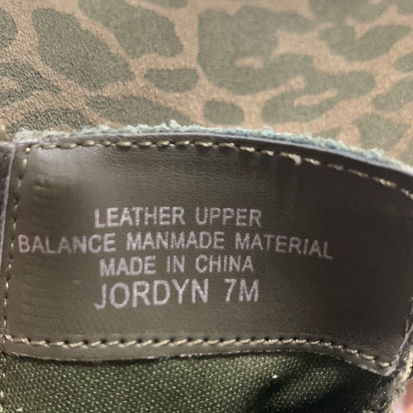 NWOT Violet & Red Jordyn Olive Leopard Print Suede Bootie - Picture 5 of 13